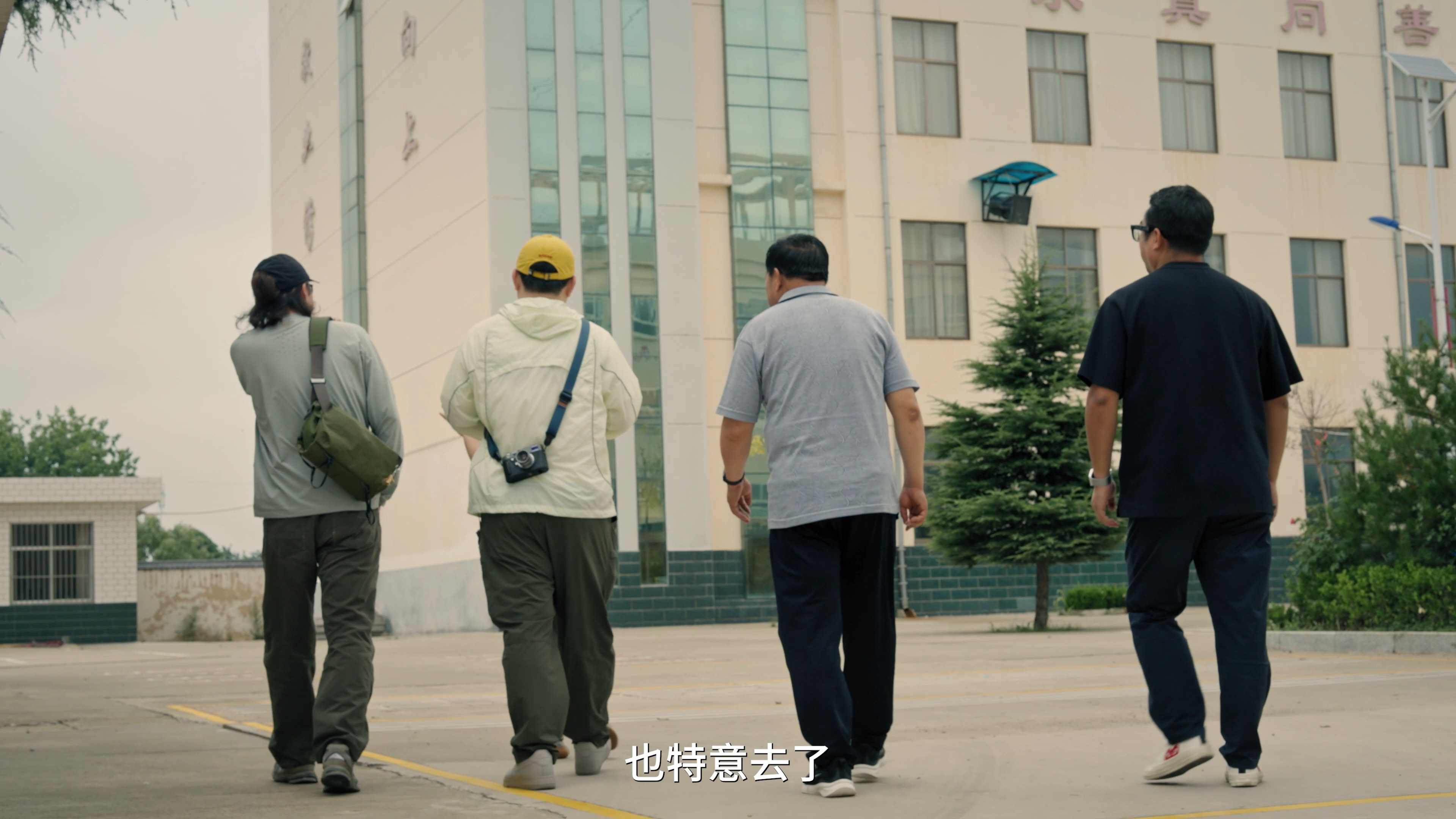 母校与雕像 · 原稿配图 20