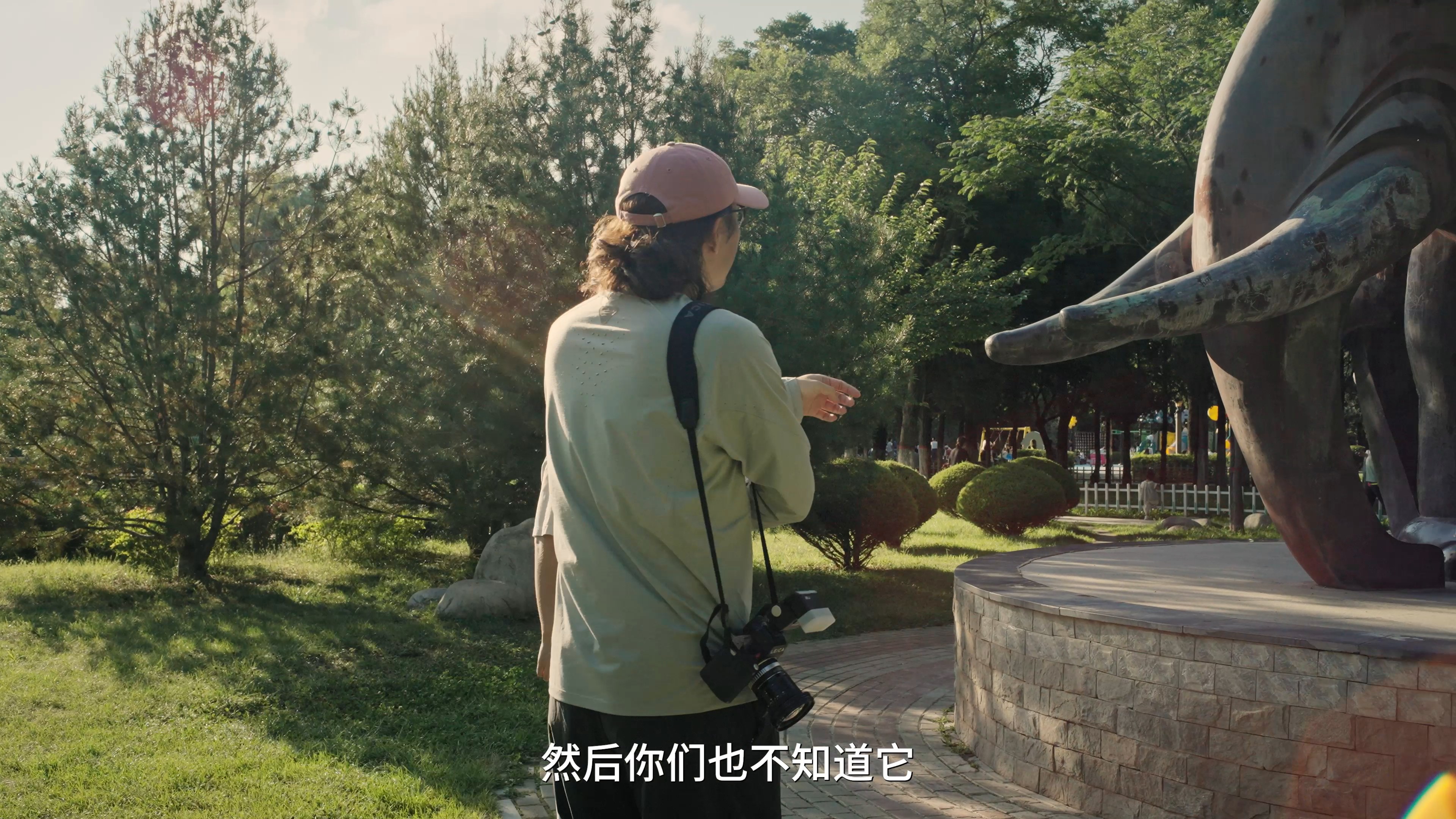 母校与雕像 · 原稿配图 27