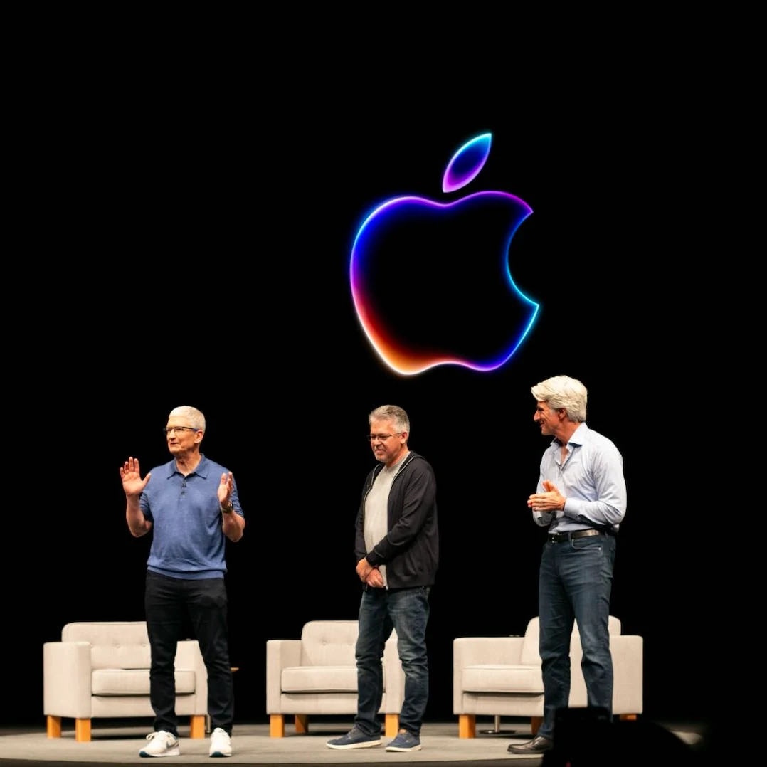 Vol58. 漫谈 WWDC(下):当一切落定,再谈果式 AI 和 Vision Pro · 原作封面